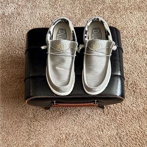 Hey Dude Men's Light Gray Loafers